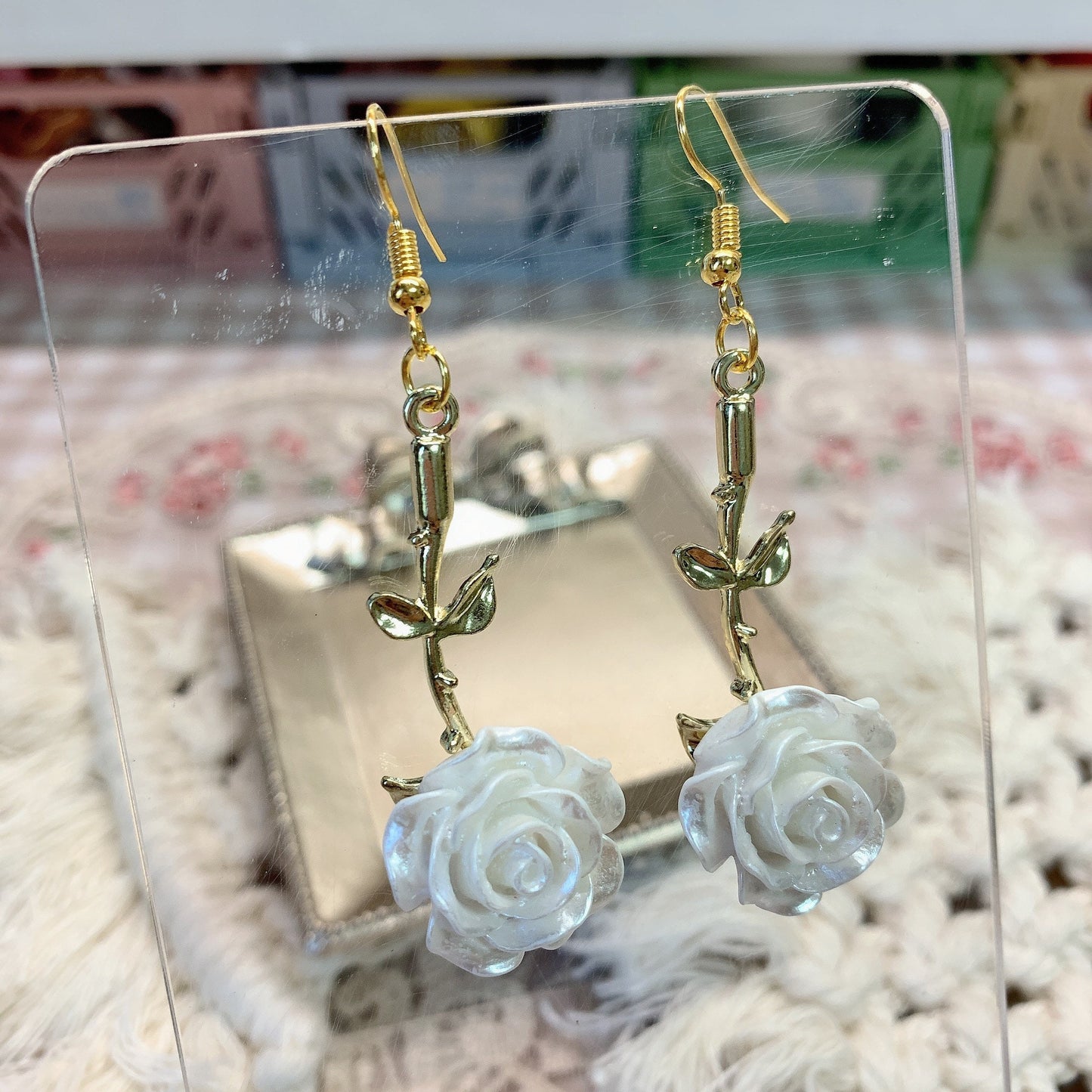 Moya handmade earrings「 white rose」