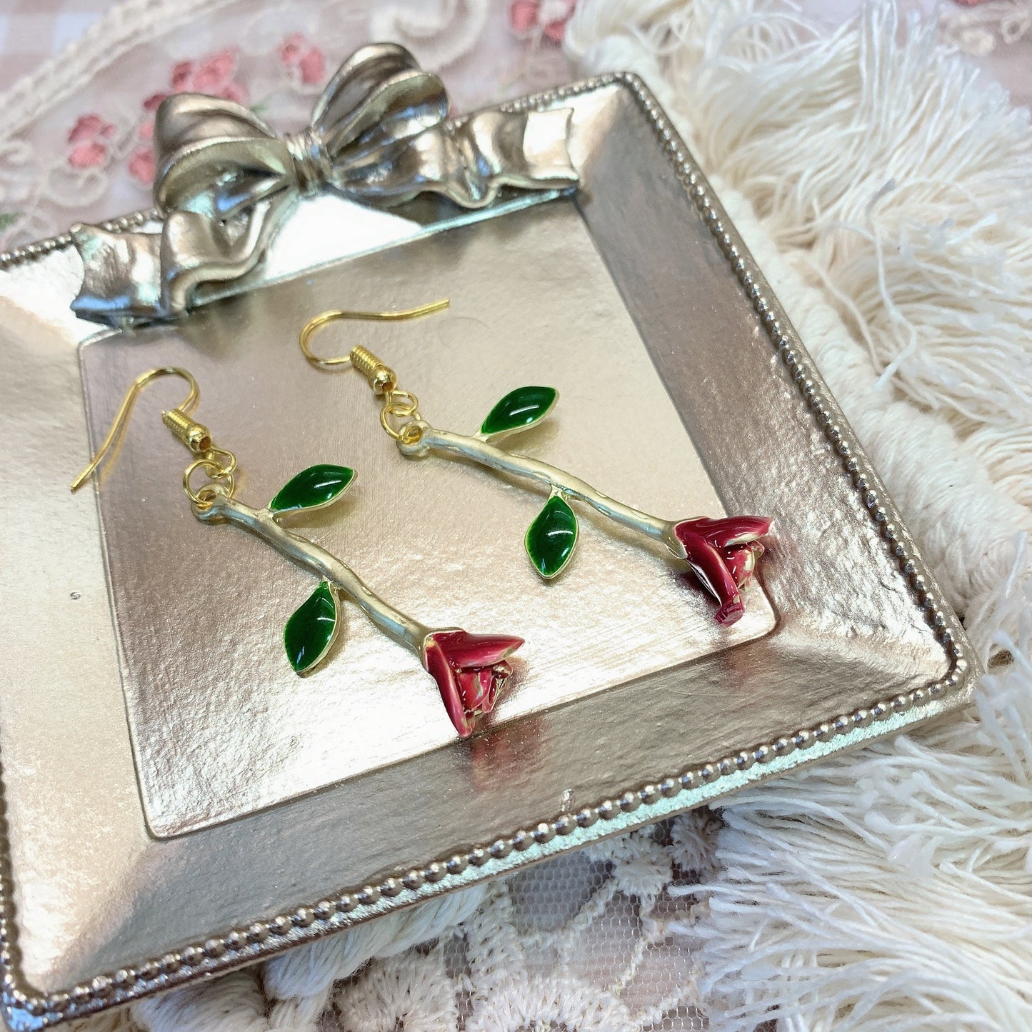 Moya handmade earrings「redness of the skin rose」