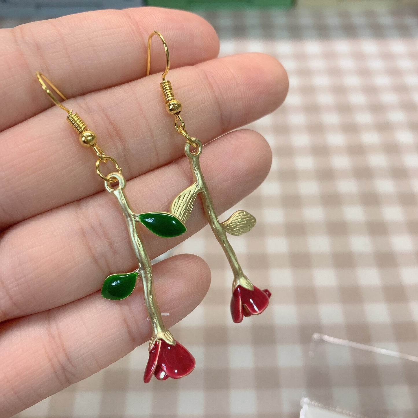 Moya handmade earrings「redness of the skin rose」