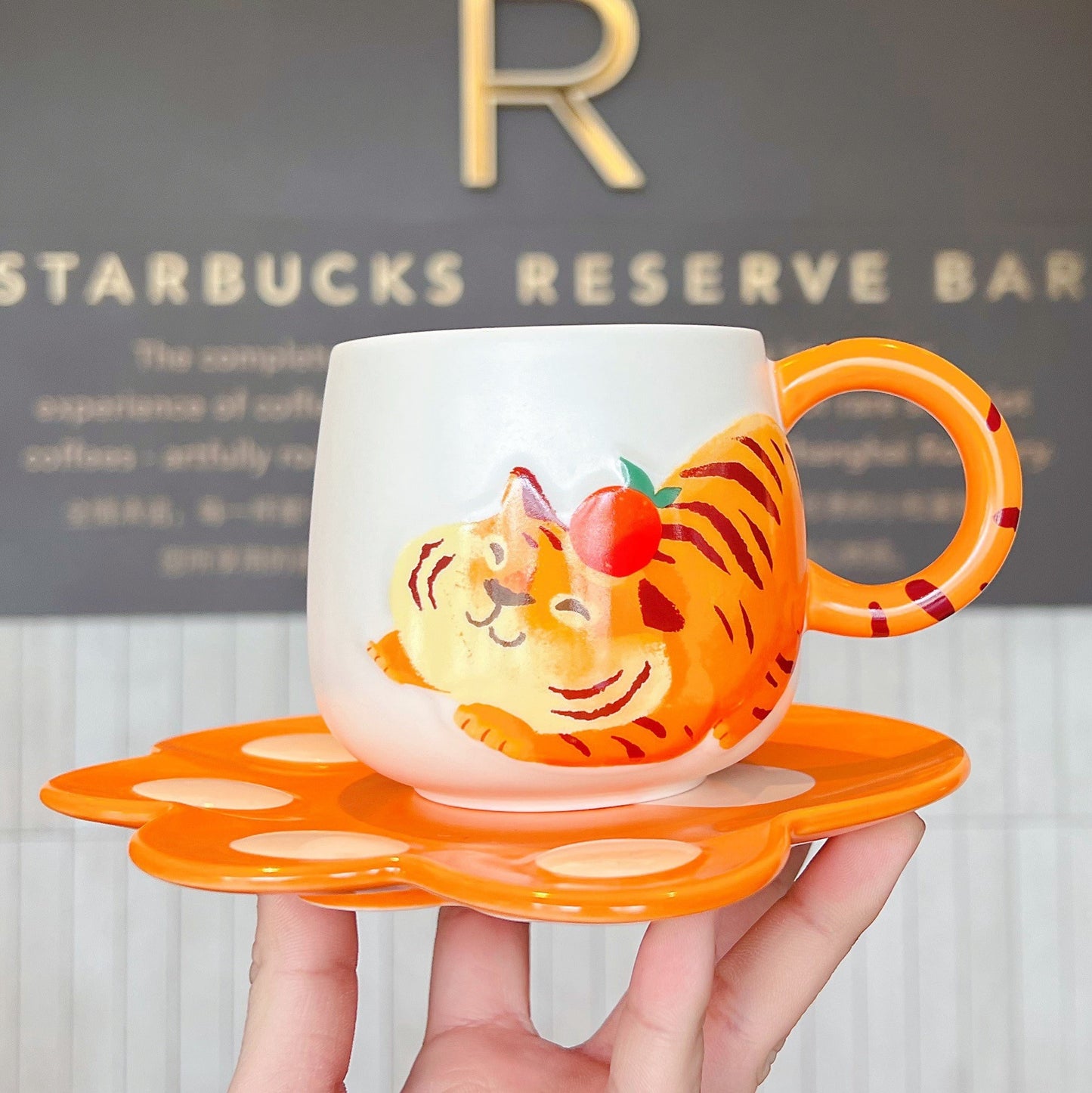 Starbucks China 370ml 2022 new year tiger series orange tiger ceramics mug with ceramics plate set